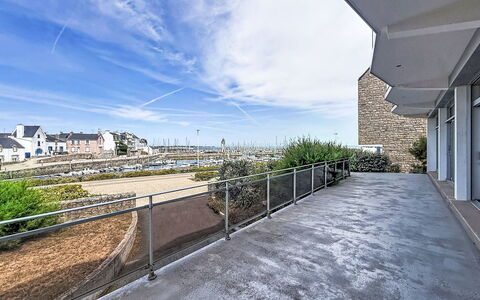 Sombreuil: Beton, Gang, Hek, Balkon, Daylighting