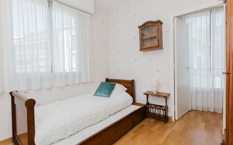 Le Clémenceau: Meubilair, Flooring, Interieur Ontwerp, Verdieping, Slaapkamer, Hout, Bed, Kamer, Houten Vloer, Textiel