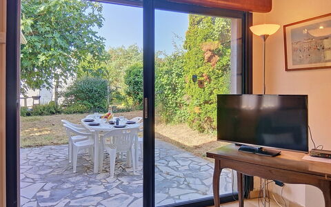 Arceau 3: Meubilair, Buitenmeubels, Stoel, Tuin, Beits, Gazon, Hardwood, Schaduw, Backyard