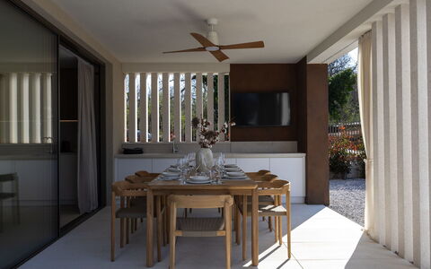 Arda: Meubilair, Buitenmeubels, Stoel, Tuin, Beits, Gazon, Hardwood, Schaduw, Backyard