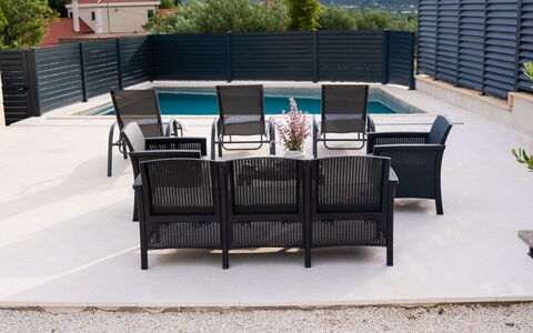Lili: Meubilair, Buitenmeubels, Stoel, Tuin, Beits, Gazon, Hardwood, Schaduw, Backyard