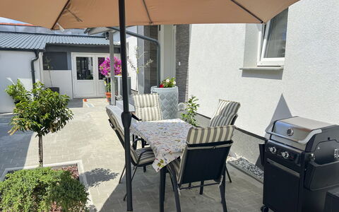 46 1: Meubilair, Buitenmeubels, Stoel, Tuin, Beits, Gazon, Hardwood, Schaduw, Backyard