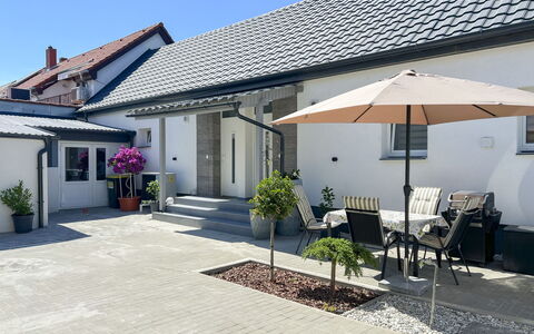 Siofok 46: Meubilair, Buitenmeubels, Stoel, Tuin, Beits, Gazon, Hardwood, Schaduw, Backyard