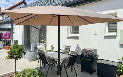 Siofok 46: Meubilair, Buitenmeubels, Stoel, Tuin, Beits, Gazon, Hardwood, Schaduw, Backyard