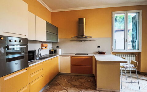 Daisy: Keuken, Countertop, Interieur Ontwerp, Toestel Van De Keuken, Flooring, Major Appliance, Cabinetry, Hout, Verdieping, Meubilair