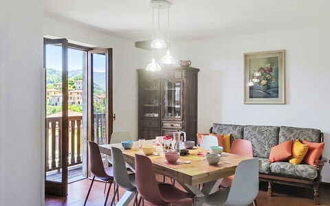 Casa Giamba: Meubilair, Buitenmeubels, Stoel, Tuin, Beits, Gazon, Hardwood, Schaduw, Backyard