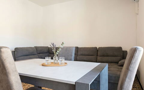 Dado: Meubilair, Buitenmeubels, Stoel, Tuin, Beits, Gazon, Hardwood, Schaduw, Backyard