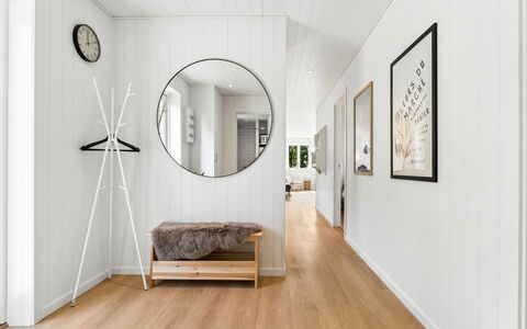 Antonie - 4.2Km from the Sea: Flooring, Houten Vloer, Verdieping, Hout, Interieur Ontwerp, Laminaatvloer, Fotolijst, Hardwood, Plank, Plafond