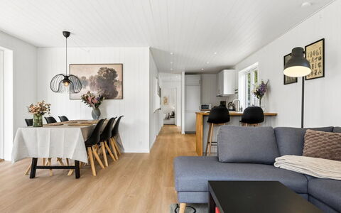 Antonie - 4.2Km from the Sea: Flooring, Interieur Ontwerp, Meubilair, Houten Vloer, Verdieping, Hout, Plafond, Woonkamer, Bankstel, Huis