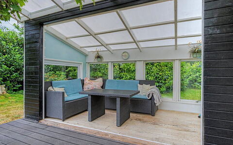 Birge - 600M from the Sea: Hout, Flooring, Verdieping, Interieur Ontwerp, Meubilair, Plafond, Dek, Glas, Houten Vloer, Veranda