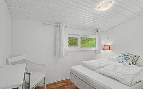 Birge - 600M from the Sea: Hout, Interieur Ontwerp, Plafond, Flooring, Verdieping, Slaapkamer, Bed, Meubilair, Huis, Kamer