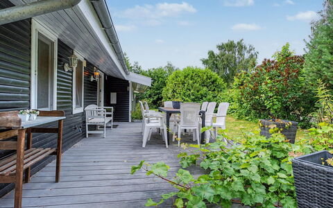 Birge - 600M from the Sea: Huis, Huis, Struik, Meubilair, Dak, Veranda, Woongebied, Verblijf, Land Lot