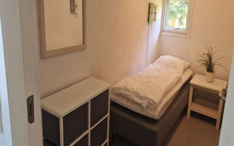 Birge - 600M from the Sea: Meubilair, Verdieping, Muur, Slaapkamer, Bed, Flooring, Hout, Interieur Ontwerp, Laken, Kamer