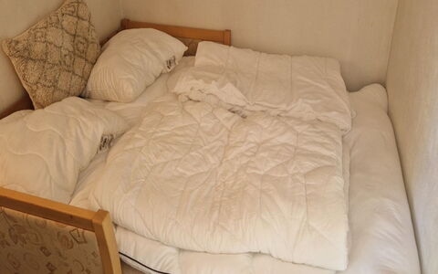 Birge - 600M from the Sea: Slaapkamer, Hout, Meubilair, Linens, Laken, Bedding, Bed, Textiel, Verdieping, Kamer