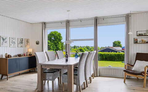Snioulf - 800M from the Sea: Meubilair, Interieur Ontwerp, Flooring, Hout, Verdieping, Plafond, Keuken En Eettafel, Eetkamer, Stoel, Tafel