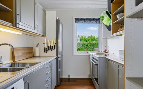 Snioulf - 800M from the Sea: Keuken, Toestel Van De Keuken, Major Appliance, Countertop, Interieur Ontwerp, Hout, Flooring, Gootsteen, Meubilair, Huishoudapparatuur
