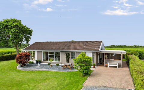 Snioulf - 800M from the Sea: Gebouw, Huis, Dak, Huis, Woongebied, Verblijf, Landgoed, Boerderij, Gazon, Groundcover