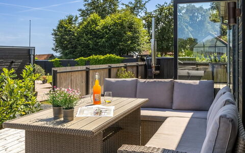 Andriette - 50M from the Sea: Hout, Meubilair, Buitenmeubels, Buitentafel, Tafel, Dek, Bloempot, Veranda, Stoel, Tuin