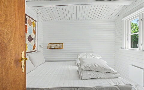 Fulla - 150M from the Sea: Muur, Interieur Ontwerp, Hout, Plafond, Flooring, Verdieping, Slaapkamer, Kamer, Bed, Bedding