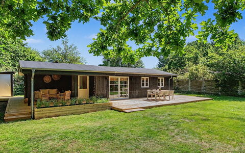 Fulla - 150M from the Sea: Huis, Huis, Verblijf, Tuin, Deur, Groundcover, Boerderij, Gazon, Werf