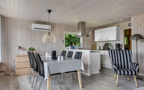 Jovana - 500M from the Sea: Woongebied, Appartement, Landgoed, Toevlucht, Herenhuis, Balkon, Villa, Zwembad