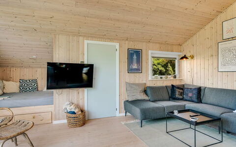 Skakke - 350M to the Fjord: Interieur Ontwerp, Flooring, Hout, Verdieping, Plafond, Meubilair, Kamer, Houten Vloer, Woonkamer, Bankstel