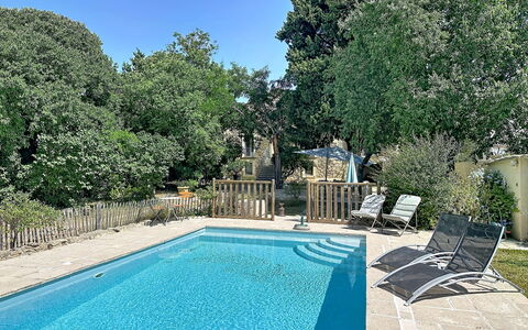 Villa Piscine - Aigues-Vives: Woongebied, Appartement, Landgoed, Toevlucht, Herenhuis, Balkon, Villa, Zwembad