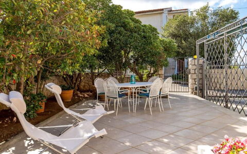 Rebeka: Woongebied, Appartement, Landgoed, Toevlucht, Herenhuis, Balkon, Villa, Zwembad