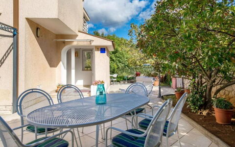 Rebeka: Woongebied, Appartement, Landgoed, Toevlucht, Herenhuis, Balkon, Villa, Zwembad