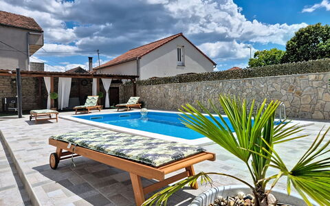 Denis: Woongebied, Appartement, Landgoed, Toevlucht, Herenhuis, Balkon, Villa, Zwembad