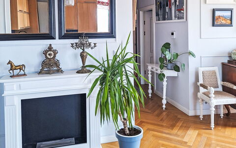 Dzielna: Meubilair, Interieur Ontwerp, Flooring, Verdieping, Houten Vloer, Hout, Stoel, Plafond, Keuken En Eettafel, Tafel