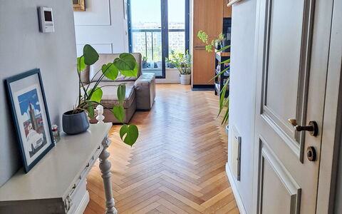 Dzielna: Meubilair, Interieur Ontwerp, Flooring, Verdieping, Houten Vloer, Hout, Stoel, Plafond, Keuken En Eettafel, Tafel