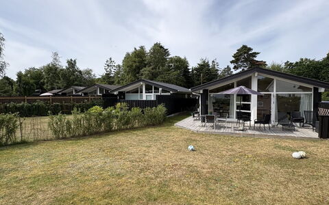 Eerika - 1Km from the Sea: Dak, Huis, Woongebied, Huis, Land Lot, Verblijf, Landgoed, Schaduw, Voorstad, Landscaping