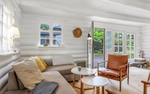 Armund - 50M from the Sea: Meubilair, Interieur Ontwerp, Flooring, Hout, Bankstel, Verdieping, Woonkamer, Huis, Houten Vloer, Plafond