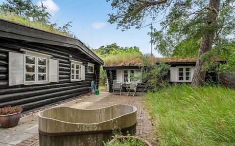 Armund - 50M from the Sea: Hout, Verblijf, Huis, Tuin, Backyard, Werf, Buitenmeubels, Landgoed, Garden Gebouwen, Schaduw