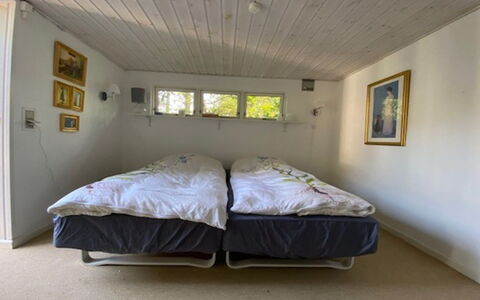 Armund - 50M from the Sea: Hout, Verdieping, Flooring, Interieur Ontwerp, Slaapkamer, Meubilair, Plafond, Bed, Kamer, Laken