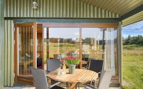 Satu - 1.5Km from the Sea: Hout, Meubilair, Interieur Ontwerp, Stoel, Plafond, Huis, Verdieping, Flooring, Deur, Veranda