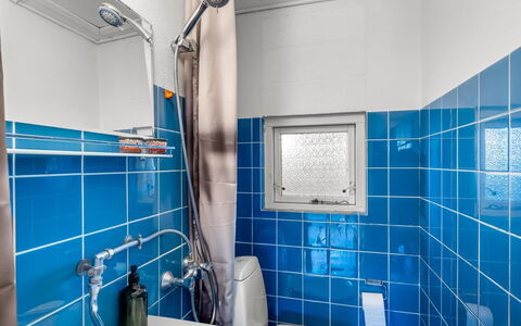 Myra - 100M from the Sea: Blauw, Loodgieterswerkinrichting, Flooring, Verdieping, Interieur Ontwerp, Tegel, Loodgieter, Badkamer, Samengesteld Materiaal, Kraan