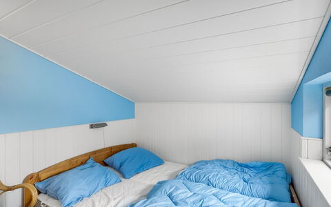 Myra - 100M from the Sea: Interieur Ontwerp, Slaapkamer, Plafond, Verdieping, Flooring, Bed, Linens, Bedding, Kamer, Laken