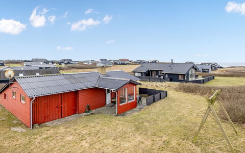 Myra - 100M from the Sea: Dak, Huis, Huis, Verblijf, Deur, Siding, Landgoed, Gazon, Werf, Veranda