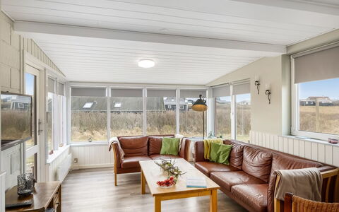 Myra - 100M from the Sea: Dak, Huis, Huis, Verblijf, Deur, Siding, Landgoed, Gazon, Werf, Veranda