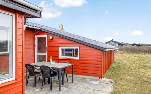 Myra - 100M from the Sea: Dak, Huis, Huis, Verblijf, Deur, Siding, Landgoed, Gazon, Werf, Veranda