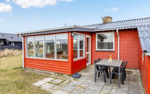 Myra - 100M from the Sea: Dak, Huis, Huis, Verblijf, Deur, Siding, Landgoed, Gazon, Werf, Veranda