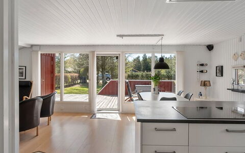 Ulfsten - 2Km from the Sea: Flooring, Interieur Ontwerp, Hout, Plafond, Verdieping, Meubilair, Countertop, Keuken, Lichte Inrichting, Huis