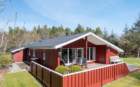 Ulfsten - 2Km from the Sea: Hout, Huis, Huis, Dak, Verblijf, Hardwood, Schaduw, Veranda, Landgoed, Beits