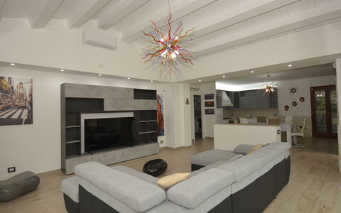 Villa Monaco: Meubilair, Interieur Ontwerp, Flooring, Muur, Verdieping, Plafond, Hout, Bankstel, Woonkamer, Lichte Inrichting