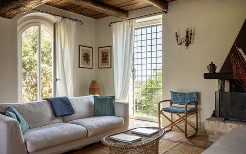 Il Casale al Colle: Meubilair, Interieur Ontwerp, Hout, Flooring, Huis, Bankstel, Woonkamer, Verdieping, Kamer, Verlichting