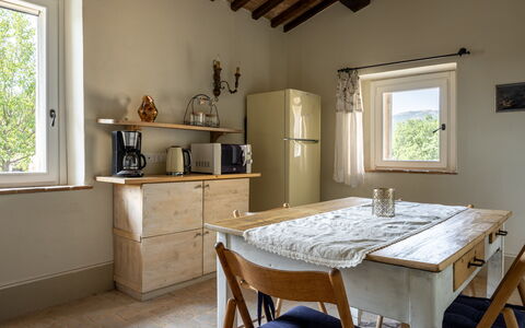 Il Casale al Colle: Meubilair, Interieur Ontwerp, Hout, Flooring, Keuken, Plafond, Verdieping, Kamer, Verlichting, Tafel