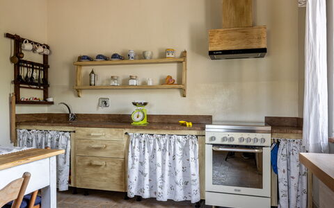Il Casale al Colle: Interieur Ontwerp, Meubilair, Hout, Keuken, Flooring, Cabinetry, Kamer, Countertop, Verdieping, Huis