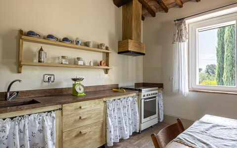 Il Casale al Colle: Hout, Keuken, Interieur Ontwerp, Meubilair, Countertop, Flooring, Cabinetry, Kamer, Huis, Toestel Van De Keuken